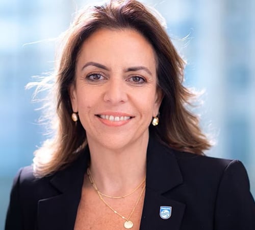 <p></p>
<p>Dr. Carla Goulart Silva Peron</p>
<p></p>