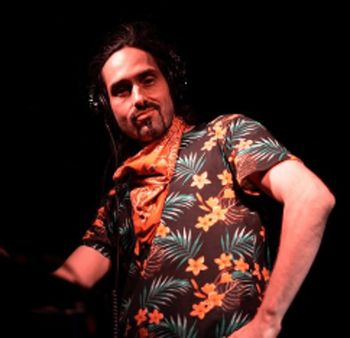 <p>Profesor Tzoul</p>