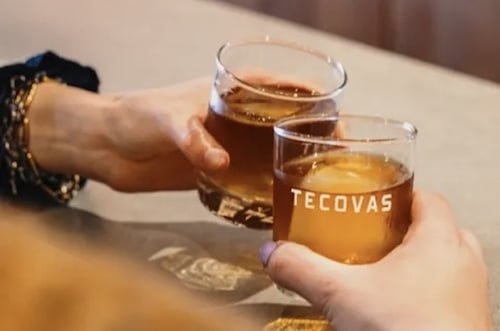 <p>Food & Drinks</p>